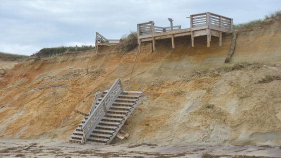 Beach stairs broke apart, fell against dune at popular Cape Cod beach – MASHAHER