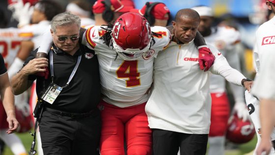 Chiefs WR Rashee Rice carted off with knee injury vs. Chargers after colliding with Patrick Mahomes: ‘It’s not good’ – MASHAHER