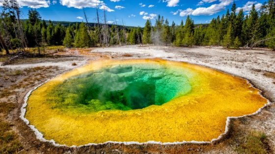 Tourists Blamed for Ruining Once-Breathtaking Yellowstone Thermal Pool – MASHAHER