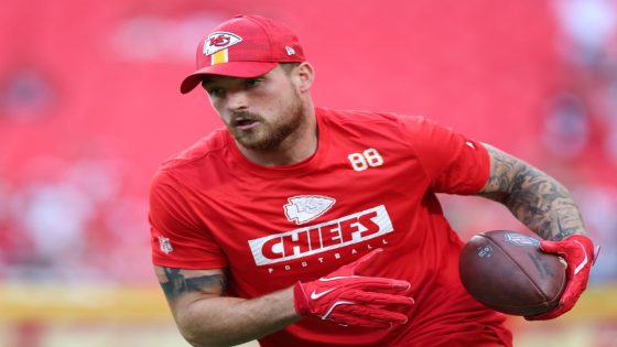 NFL fines Chiefs, TE Peyton Hendershot for Week 1 sideline shove of Ravens’ Roquan Smith – MASHAHER