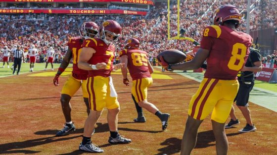 Plaschke: USC can reach the playoff thanks to a quarterback who never stops swinging – MASHAHER