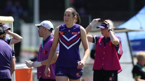 AFLW: Fremantle Dockers forward Aine Tighe sustains another knee injury in incredible win over Melbourne – MASHAHER