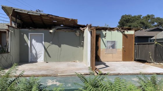 Home crushed by tree hits market near Los Angeles – MASHAHER