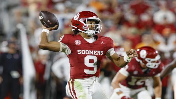 Oklahoma making quarterback change to Michael Hawkins Jr., coach Brent Venables announces – MASHAHER