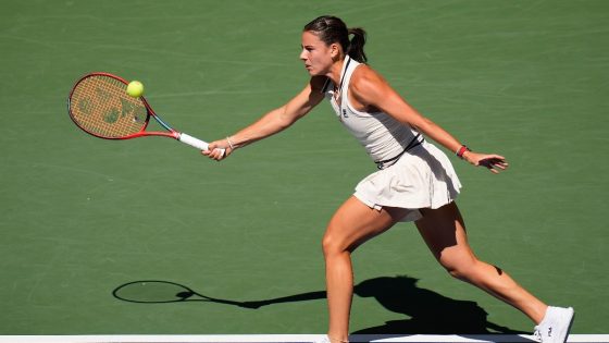 US Open: Emma Navarro reaches first Grand Slam semis with straight sets win over Paula Badosa – MASHAHER