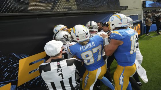 Chargers’ Joshua Palmer, Raiders’ Jack Jones ejected after fight breaks out late in Jim Harbaugh’s debut – MASHAHER