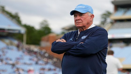 North Carolina’s Mack Brown isn’t planning to resign after telling team he’d step down if he was the problem – MASHAHER