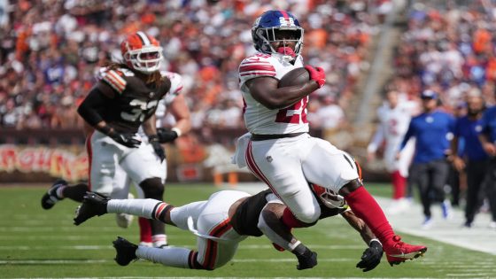 Bad beat: Giants’ Devin Singletary slides down at 1-yard line to seal game when over would’ve hit with TD – MASHAHER