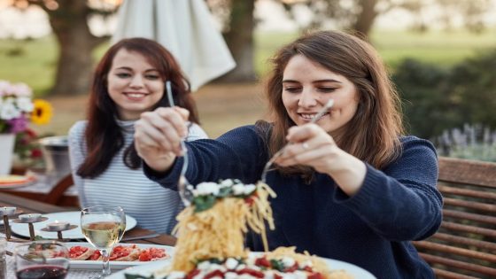 How to eat carbs without spiking your blood sugar, according to a nutrition researcher – MASHAHER