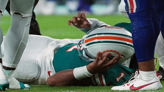 Miami Dolphins QB Tua Tagovailoa suffers concussion. What are symptoms, recovery time? – MASHAHER