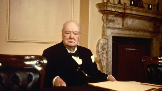 Winston Churchill portrait “The Roaring Lion” was stolen from a hotel in Canada. Police tracked the photograph to a buyer in Italy. – MASHAHER