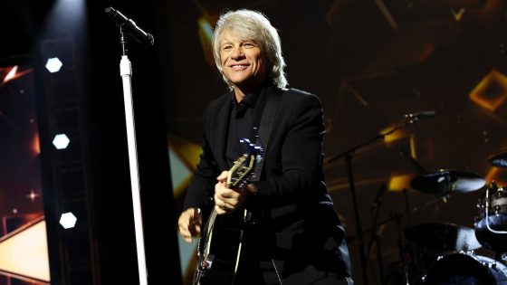 Jon Bon Jovi helps talk woman off ledge of Nashville bridge: Police – MASHAHER