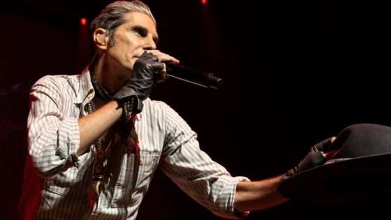 Perry Farrell Apologizes After Jane’s Addiction Tour Is Canceled – MASHAHER