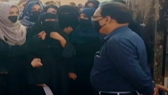 ‘Best Teacher Award’ To Karnataka Principal Withheld Over “Anti-Hijab” Stand – MASHAHER