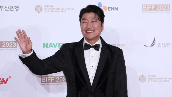 Song Kang-ho to Head Series Adaptation of ‘Inside Men’ – MASHAHER