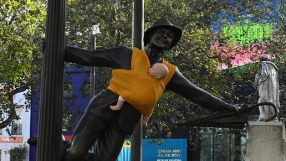 Why toy babies are being strapped to statues of men in the UK – MASHAHER