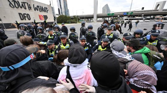 Police pepper spray activists as protest against Melbourne weapons expo escalates – MASHAHER