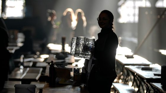 Oktoberfest is open. The world’s largest folk festival begins after ceremonial keg-tapping – MASHAHER