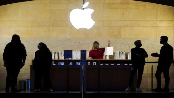 Apple accused by US labor board of imposing illegal workplace rules – MASHAHER