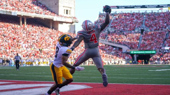 Ohio State WR Jeremiah Smith makes another one-handed TD catch in 35–7 win over Iowa – MASHAHER