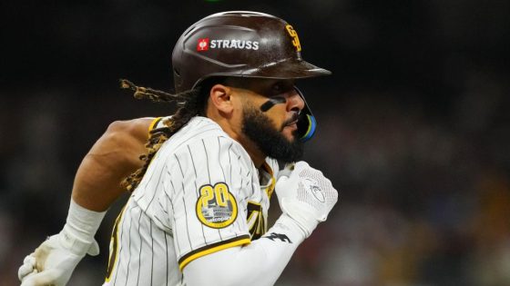 MLB Helmet Stickers Annoy Fans as Strauss Makes U.S. Debut – MASHAHER