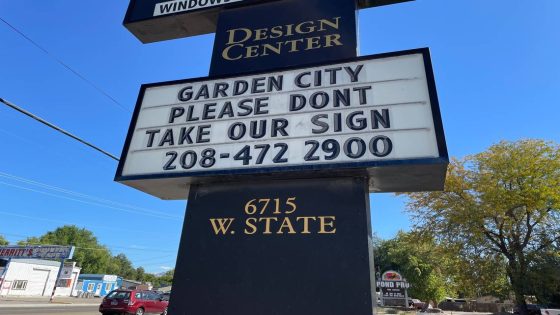 This sign made Boiseans laugh and cry for 17 years. Now Garden City wants it ‘removed’? – MASHAHER