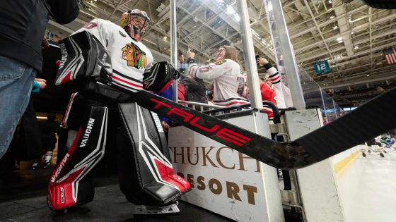 Blackhawks Reveal Goalie For Pre-Season Finale – MASHAHER