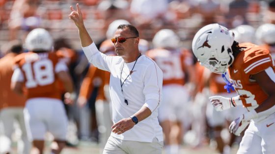 AP Top 25: Texas re-takes No. 1 spot as top five gets shaken up after Alabama and Tennessee’s losses – MASHAHER