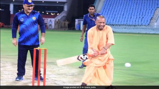 After Chess, Yogi Adityanath Plays Cricket In Lucknow – MASHAHER