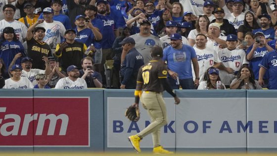 Dodgers fans throw stuff at Padres, Jurickson Profar, who earlier in game taunted them after robbing Mookie Betts of a HR – MASHAHER