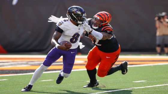 Disaster to glory: Lamar Jackson throws the TD pass of the year amid fourth-quarter comeback in Cincinnati – MASHAHER