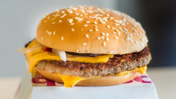 The Only McDonald’s Burger That’s Cooked Fresh, Not Frozen – MASHAHER