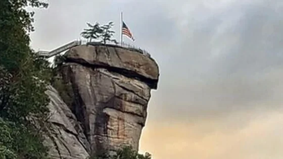 American flag stands strong after tourist town leveled by remnants of Hurricane Helene – MASHAHER